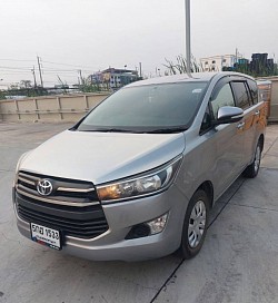 ให้บริการรถแท็กซี่ใหญ่ 7 ที่นั่ง Toyota Innova