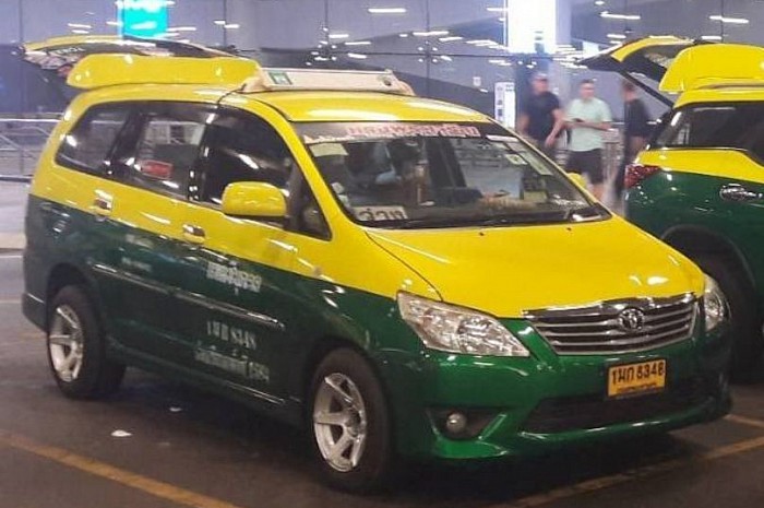Smart taxi บริการแท็กซี่ ด่วน โทร 0855679674